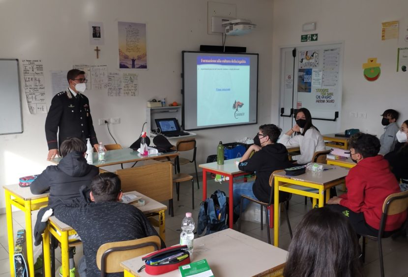 Norcia: lezione dei Carabinieri alle scuole medie
