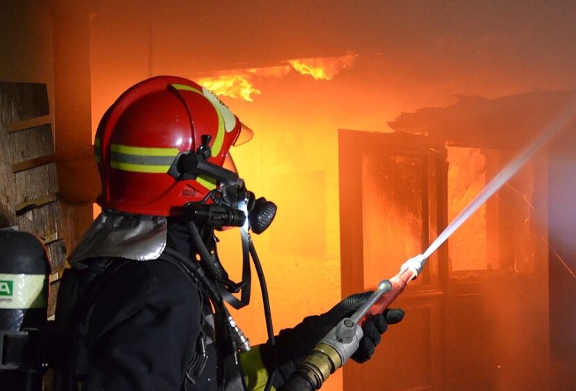 Milano: casa incendiata da un cortocircuito partito da un monopattino