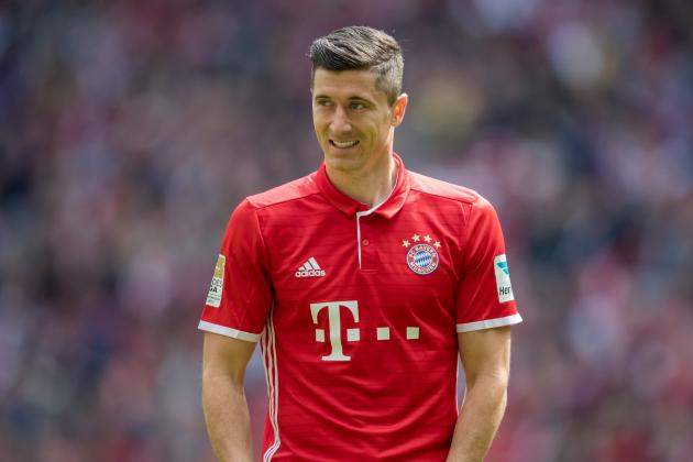 Surreale Bayern Monaco: non si accorgono di giocare con un uomo in più
