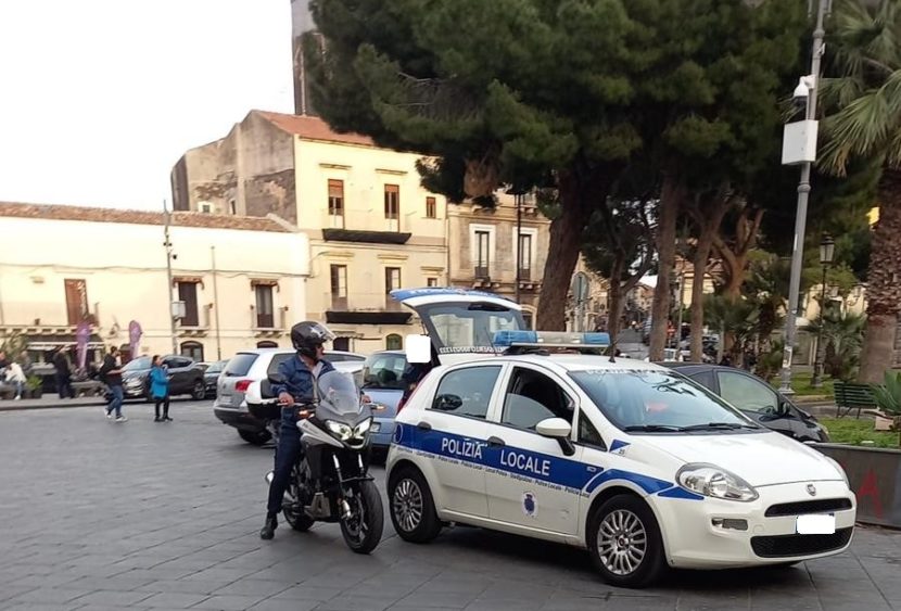 Controlli Polizia Municipale in piazza Federico di Svevia, le parole di Cardello