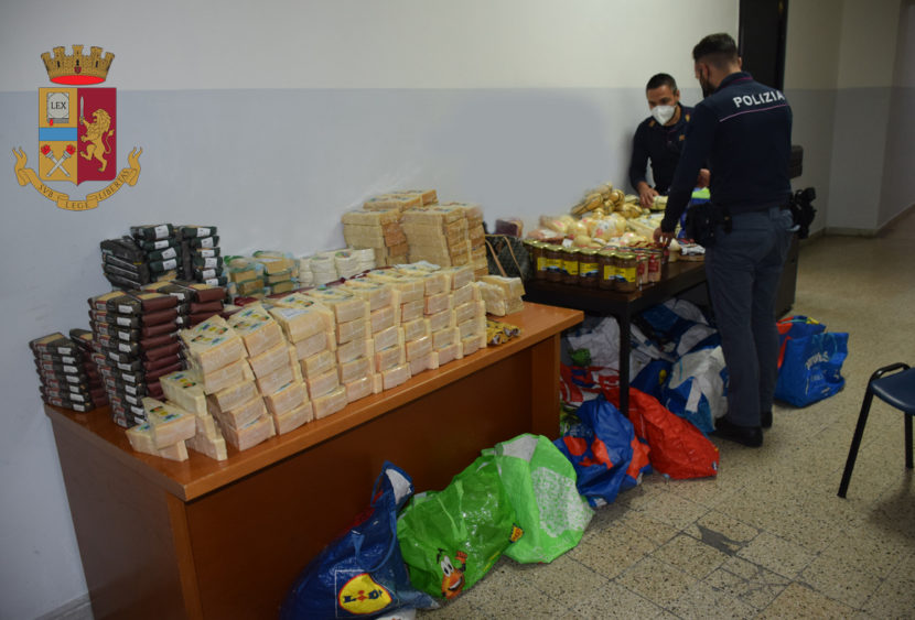 Lecce: 4 arresti per furto aggravato presso supermercato Eurospin