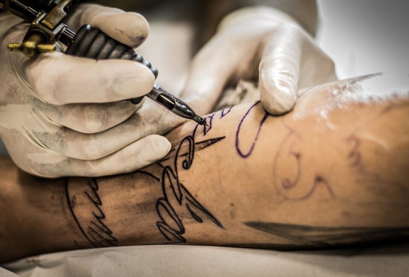 L’arte dei tatuaggi: dallo stereotipo criminale alla dermopigmentazione