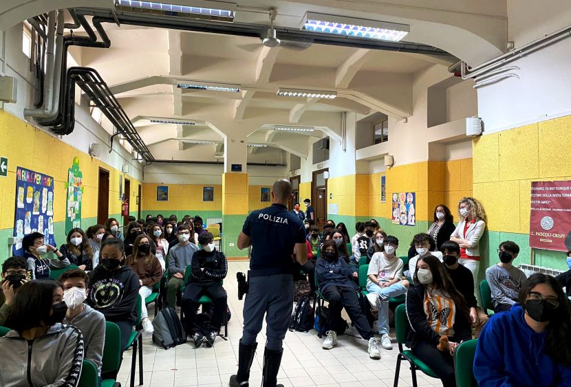 Messina: giunge al termine la campagna #lapoliziavaascuola