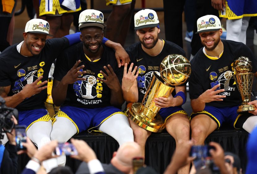 NBA: i Warriors tornano a vincere, primo MVP per un devastante Curry
