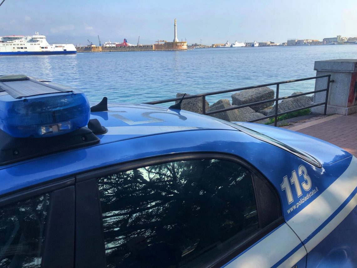 Messina: si introduce nella veranda di un privato ed aggredisce i poliziotti, arrestato un ventenne