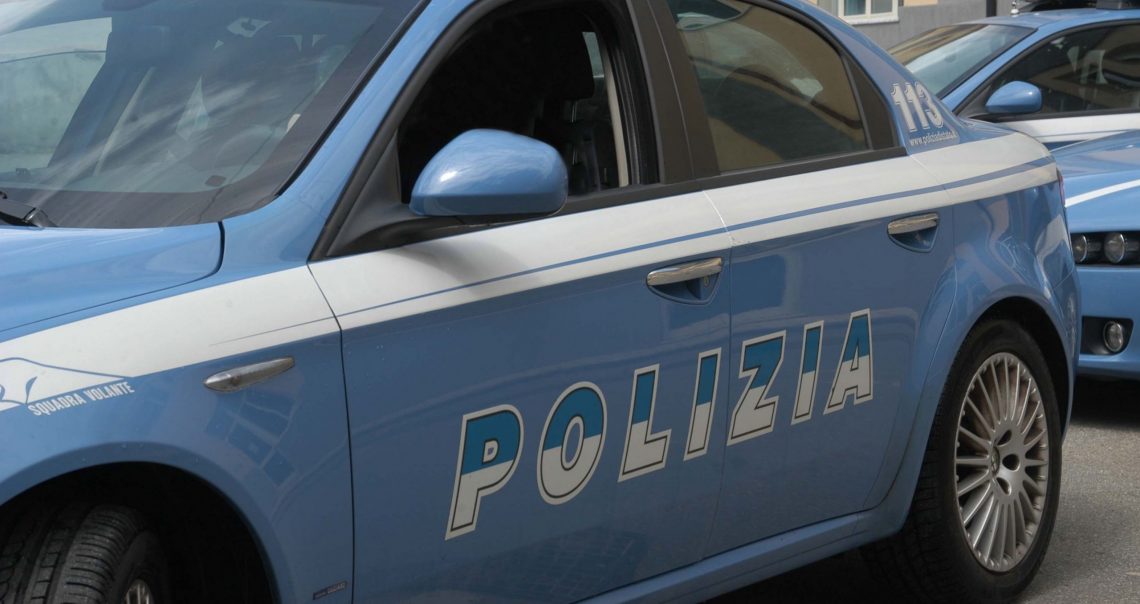 Torino: due arresti a seguito di spaccata notturno in un esercizio commerciale