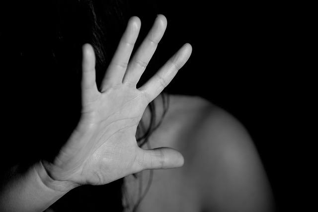 Messina: 30enne arrestato per maltrattamenti e violenza sessuale nei confronti della compagna 20enne