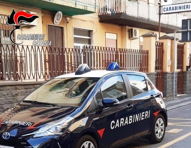 Catania: prende a botte la moglie per gelosia, arrestato