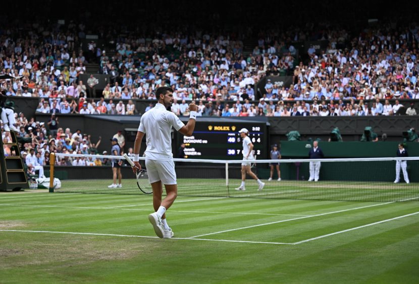 Wimbledon, Sinner ci illude ma Djokovic vince in rimonta al quinto set