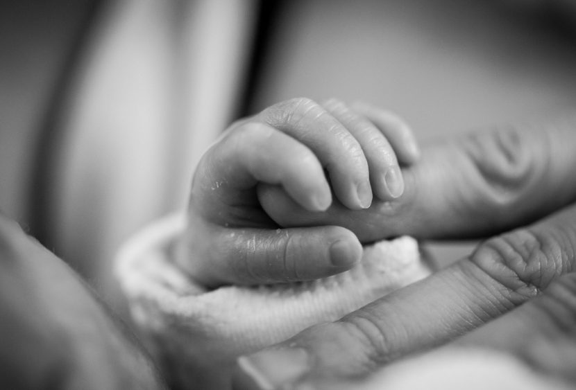 Polemica sull’allattamento, una mamma: “Mi sentivo inadeguata”