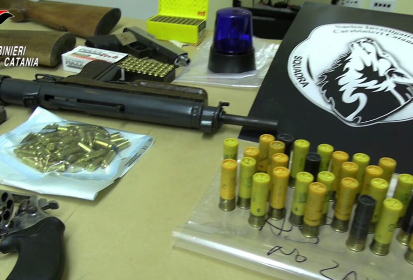 Trovata dai Carabinieri una santabarbara di armi, munizioni e droga nel quartiere Librino, arrestato un 35enne