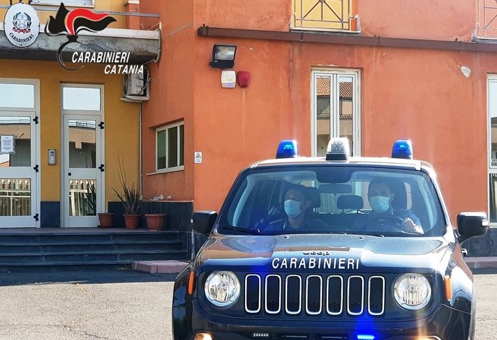 Belpasso: aggredisce la compagna e tenta di fuggire all’arrivo dei Carabinieri: arrestato un 33enne.