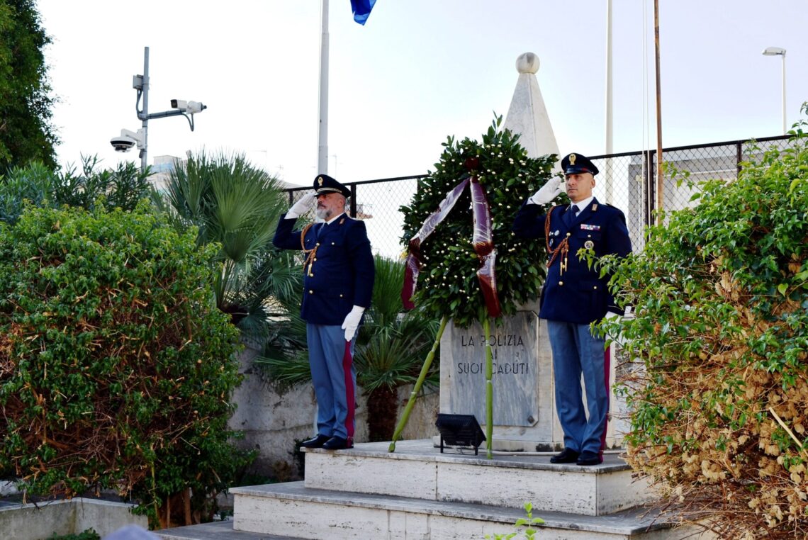 La questura di Messina rende gli onori ai caduti della Polizia di Stato
