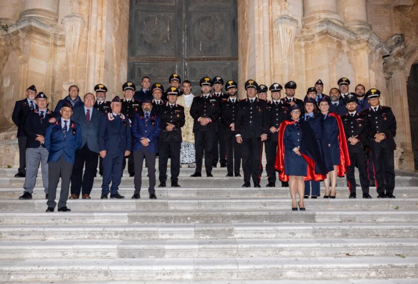 Modica: i carabinieri festeggiano la loro padrona