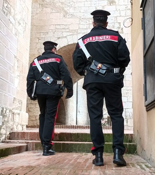 Perugia: alla guida di un’auto non sua ferisce un carabiniere, arrestato 22enne