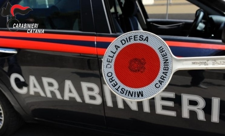 Catania, non si ferma all’alt dei Carabinieri: deferito all’A.G. 21enne per resistenza a P.U e ricettazione
