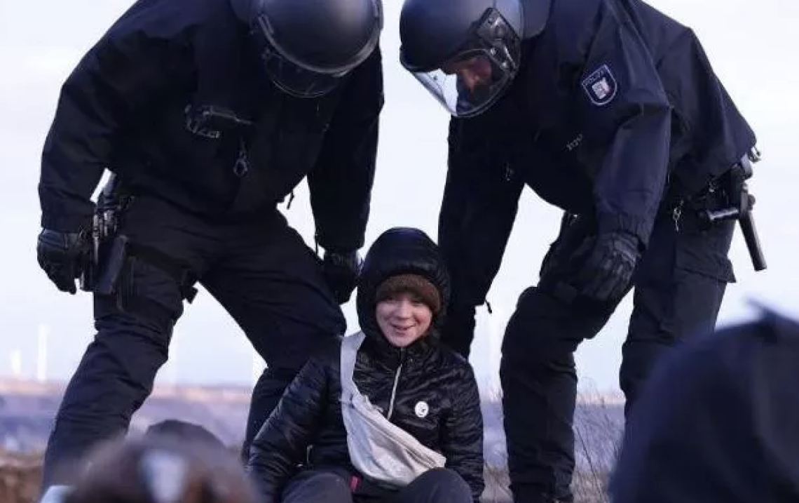 Greta Thunberg arrestata durante un sit-in in Germania