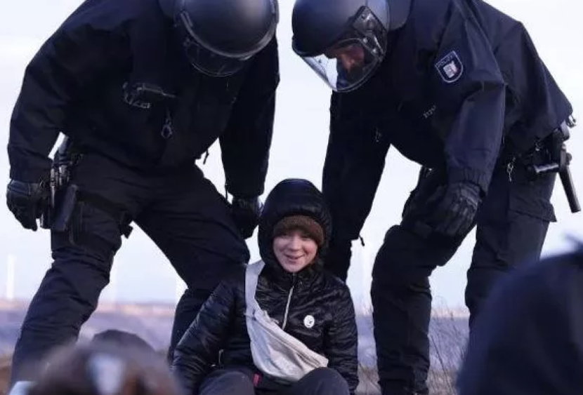 Greta Thunberg arrestata durante un sit-in in Germania