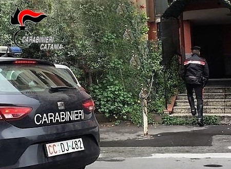 Catania: bloccati con il ponteggio in auto, due uomini arrestati