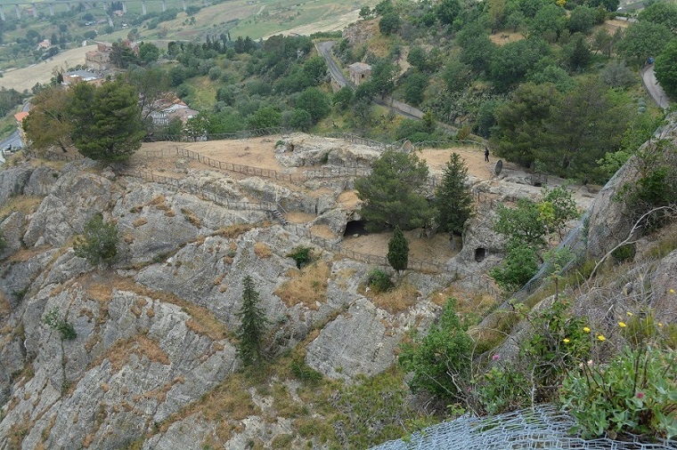 Termini Imerese : l’habitat rupestre medievale nell’entroterra ennese
