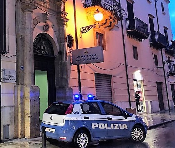 Palermo, arrestati due uomini per estorsione a seguito di furto di auto
