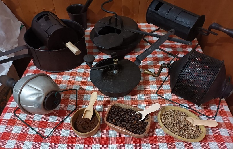 Isola delle Femmine, “Un caffè a Casa Di Maggio”: la mostra di antichi accessori per la preparazione del caffè