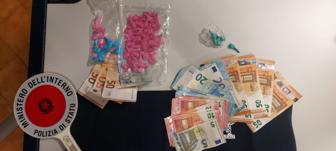 Torino: arrestati due giovani per spaccio di droga