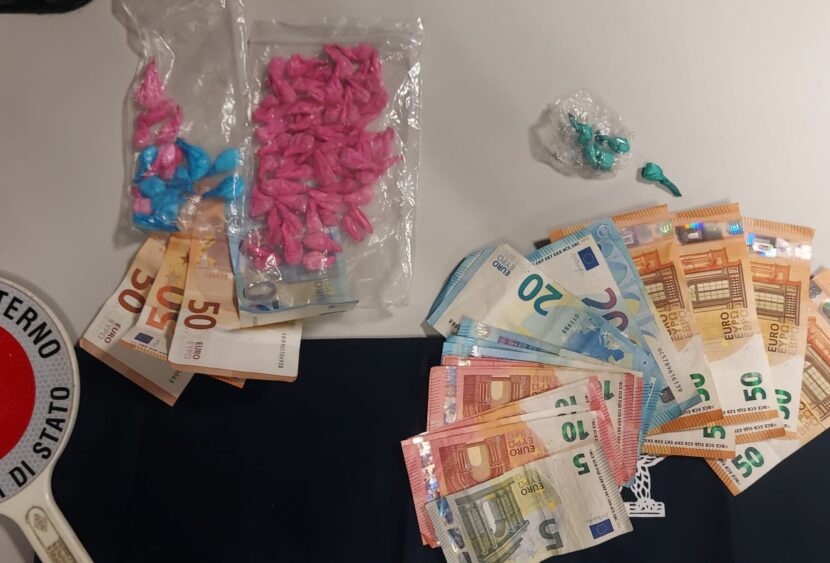 Torino: arrestati due giovani per spaccio di droga