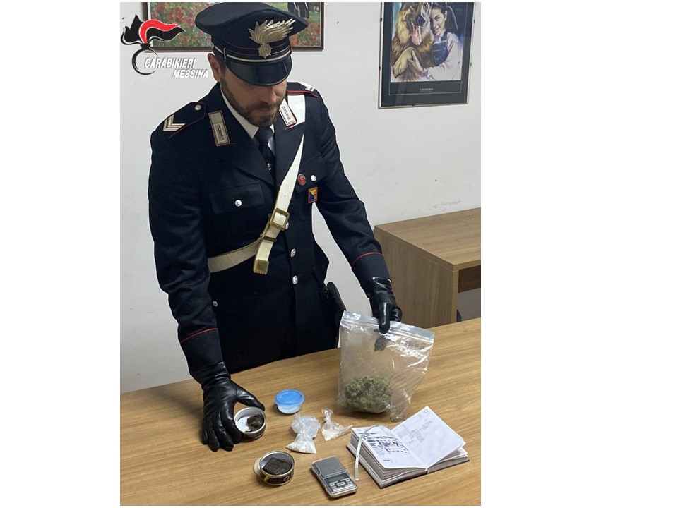 Taormina (ME), ai domiciliari con la droga: un giovane arrestato dai Carabinieri