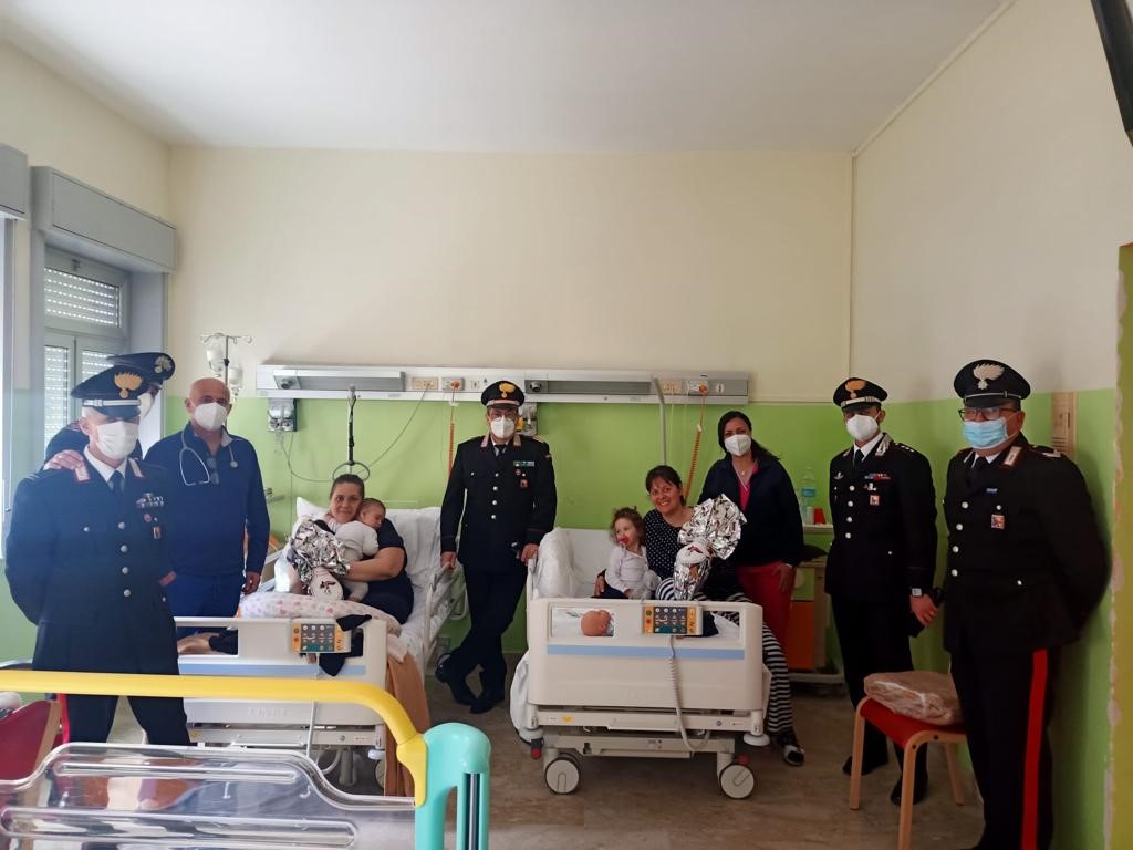 Taormina (ME): Carabinieri tra i piccoli pazienti di cardiochirurgia pediatrica per donare Uova di Pasqua