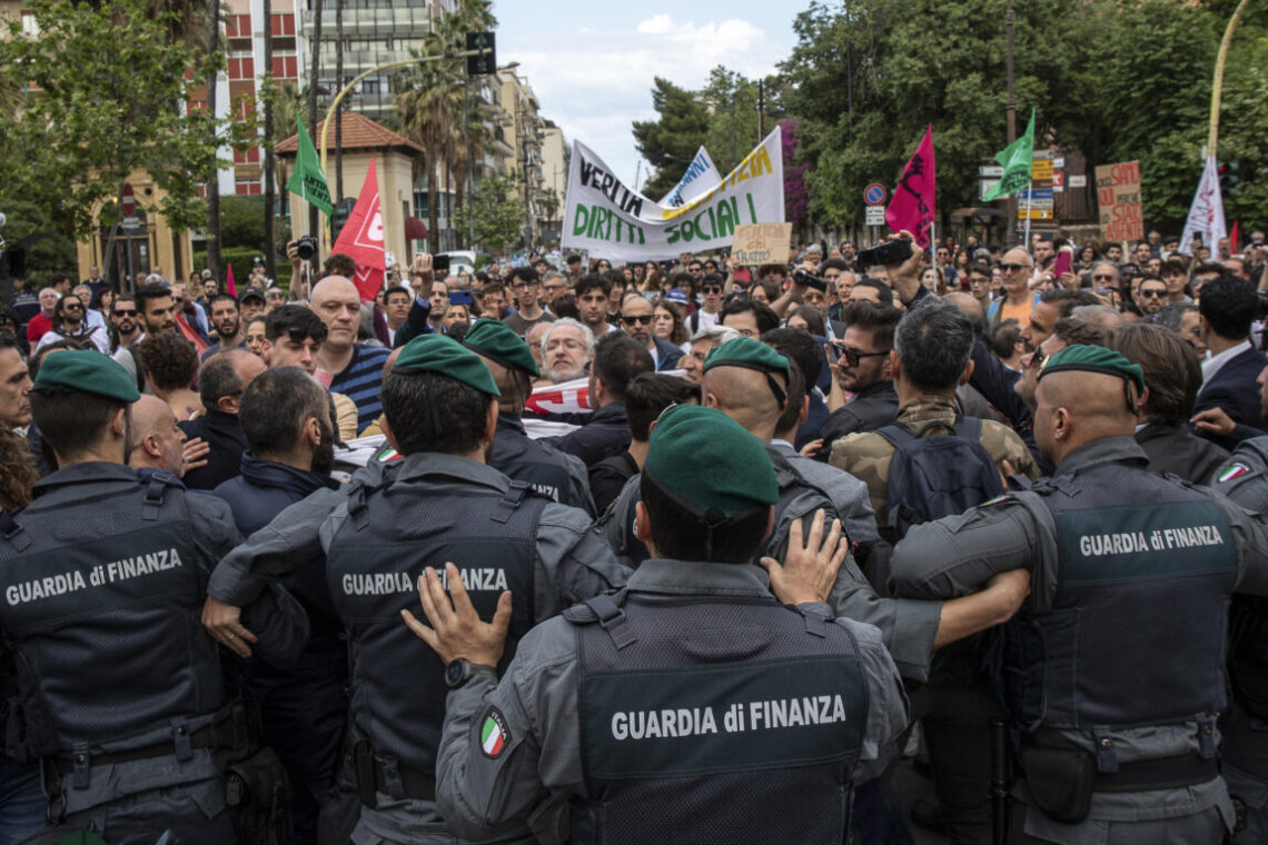 Palermo – 31esimo anniversario della strage di Capaci, corteo non autorizzato e tensione tra forze dell’ordine e manifestanti