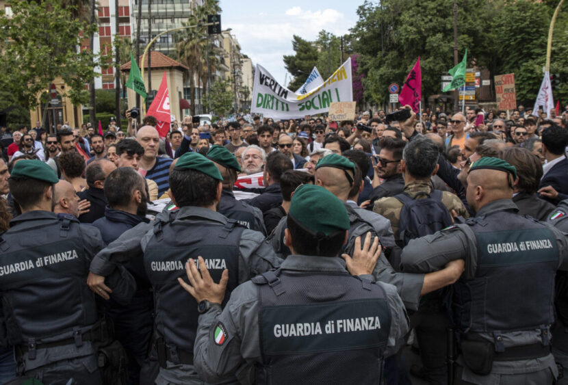 Palermo – 31esimo anniversario della strage di Capaci, corteo non autorizzato e tensione tra forze dell’ordine e manifestanti