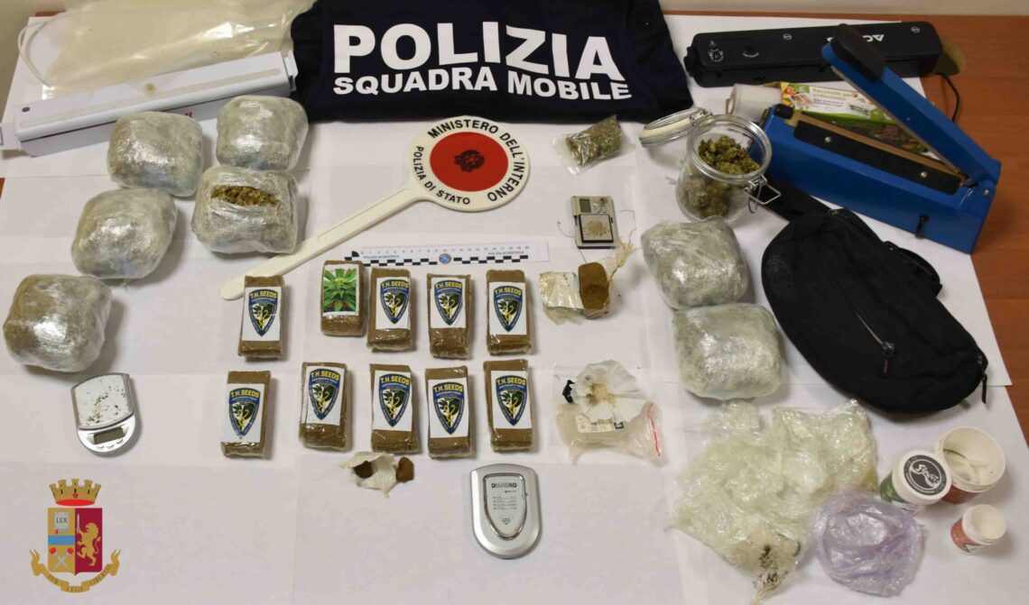 Continua la lotta allo spaccio in provincia di Ragusa, a Scoglitti la Polizia di Stato arresta un uomo e sequestra 2 chili di droga