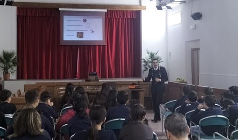 Randazzo – A scuola con i carabinieri per diffondere la cultura della legalità