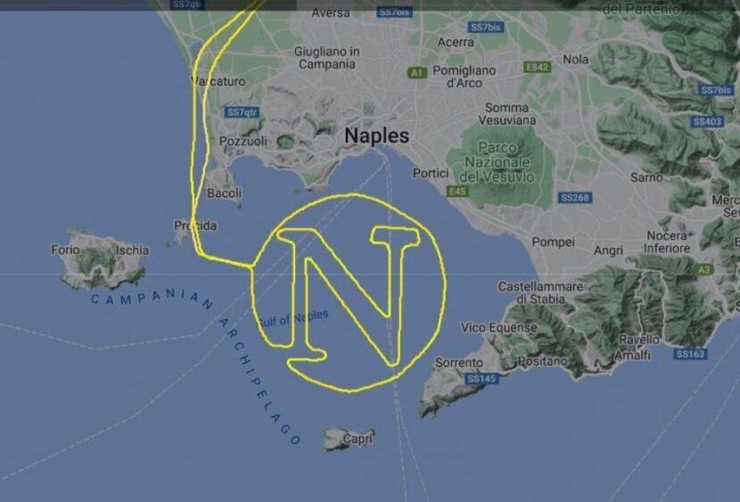 Napoli, un volo partito da Capua omaggia lo scudetto sul Golfo