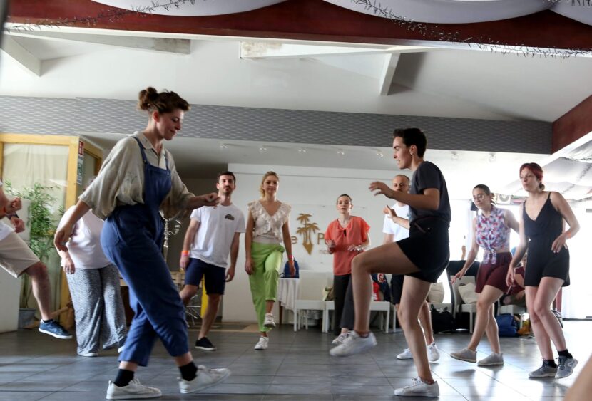 Atmosfera e sensazioni uniche alla Plaia di Catania, le Palme Beach Club ospitano le serate danzanti al ritmo di Swing