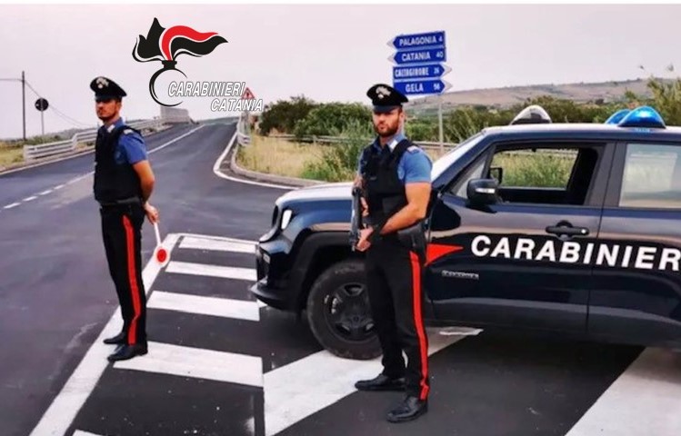 Mineo – picchia ed estorce denaro alla madre: arrestato 22enne dai Carabinieri