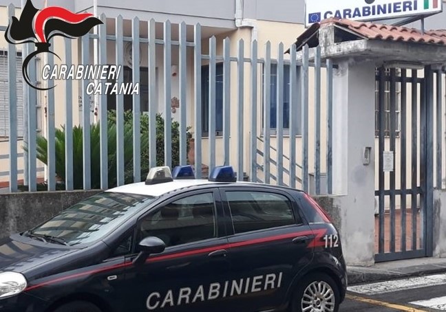 Riposto: “Minaccia” la madre pensionata pretendendo soldi e mobili di casa, 37enne arrestato dai Carabinieri