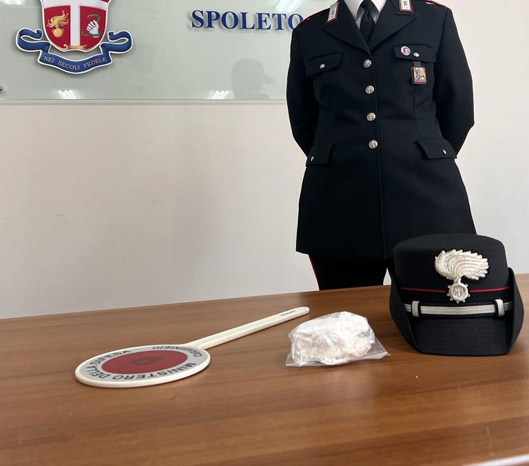 SPOLETO – Sottratti 60.000 € al mercato della droga: sequestrate 800 dosi di cocaina e arrestato il pusher