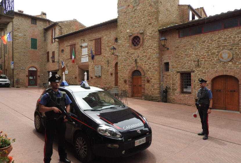 Perugia: al bar con un coltello, denunciato