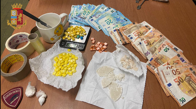 Torino, sequestrate centinaia di dosi di crack: arrestate 2 persone