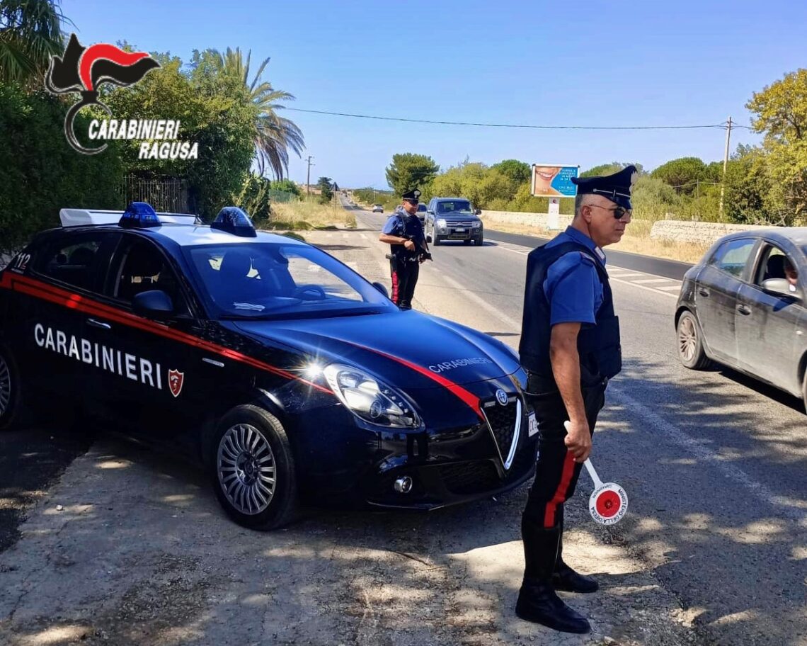 Ragusa, brandiva un coltello a Punta Braccetto: denunciato un tunisino