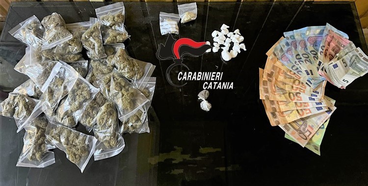 Catania, colto in flagranza “al lavoro”: arrestato pusher in pieno centro