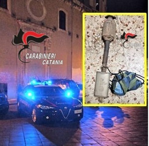 Catania, rubano il catalizzatore da una macchina parcheggiata: in due arrestati