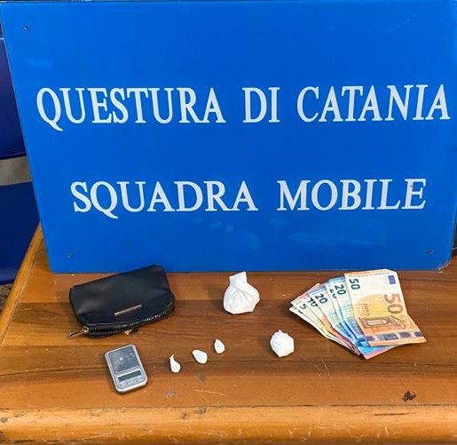 Catania, arrestato per detenzione di sostanze ai fini di cessione