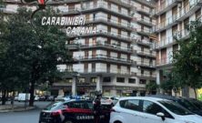 Acireale, curava il “verde” in mansarda: 48enne arrestato dai Carabinieri