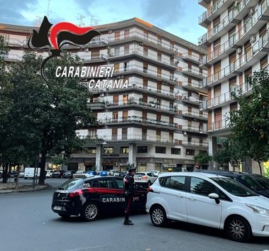 Acireale, curava il “verde” in mansarda: 48enne arrestato dai Carabinieri