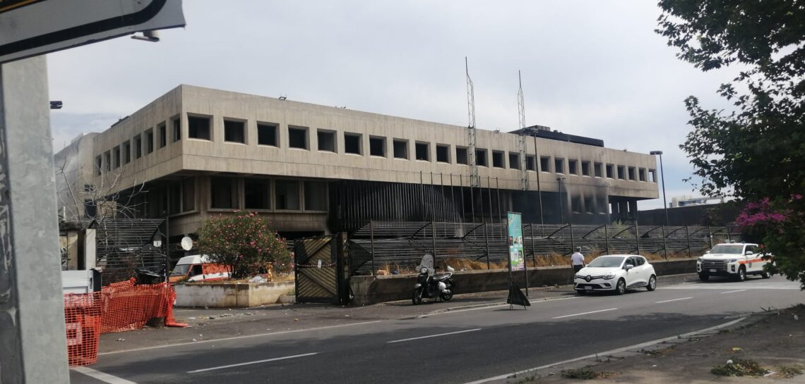Catania, incendio in via Acquicella e vari immobili abbandonati: parla la Deputata Ersilia Saverino