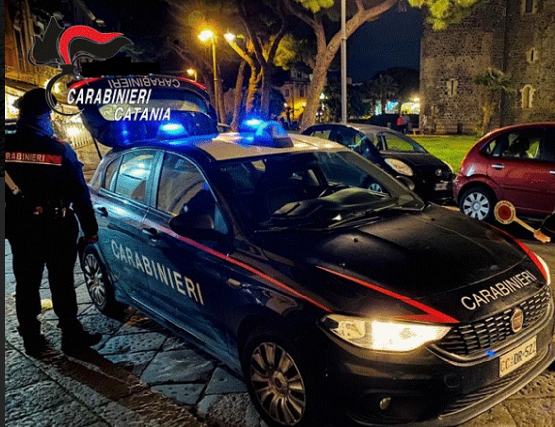 Catania, minorenne sorpreso dai Carabinieri a spacciare droga