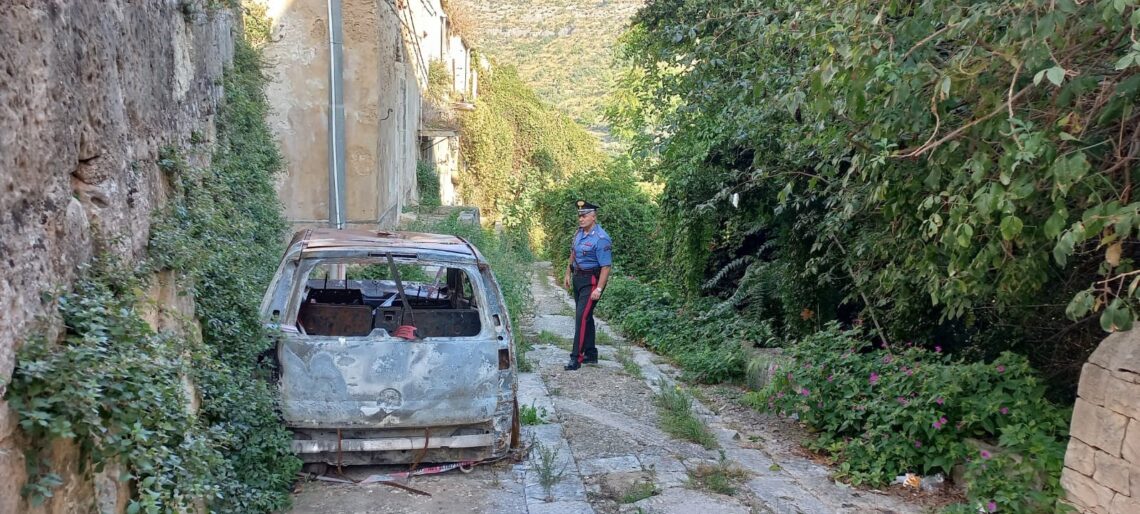 Ragusa Ibla, incendio di un’autovettura: arrestati i responsabili